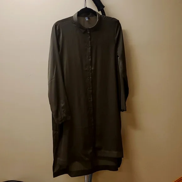 Small Button Up Dress - Picture 2 of 4